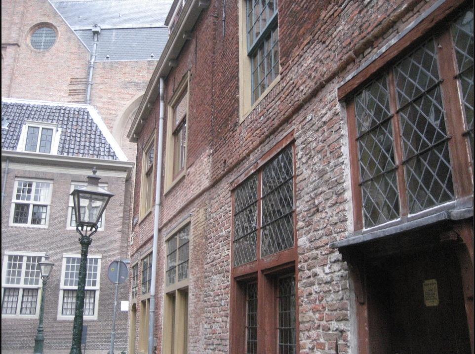 Exterior of the Leiden American Pilgrim Museum on Beschuitsteeg